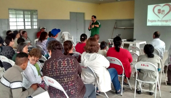 Moradores do Mário Covas e Acácias recebem instruções no Prolonga Vida (Foto: Cedida).