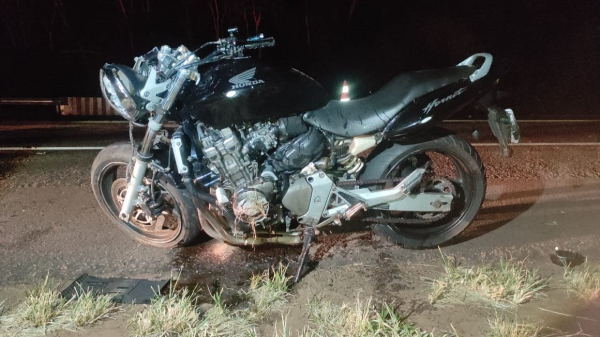 Moto envolvida no acidente (Foto: Cristiano Nascimento/Jornal Cidade Aberta).