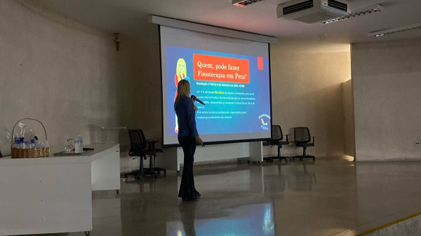 Palestra na Semana Academica do curso (Imagens: Maria Eduarda de Souza Felipe e Kathellyn de Carvalho Souza da Costa).