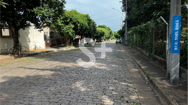 Rua Noel Rosa na esquina com a Rua Zequinha de Abreu (Siga Mais).