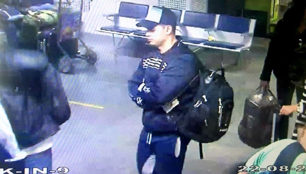 Câmeras de segurança no aeroporto de Foz do Iguaçu (PR) registraram a presença do suspeito do assassinato (Foto: Cedida).