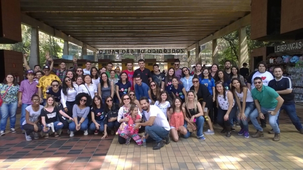 Alunos de Ciências Biológicas realizam atividades complementares em visita ao Instituto Butantan e ao Zoológico de São Paulo no último sábado, 10. (Foto: Arquivo Pessoal)