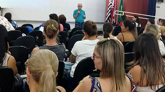 Secretário de Educação, Osvaldo José, tem um momento de bate-papo com os novos profissionais da pasta (Da Assessoria).